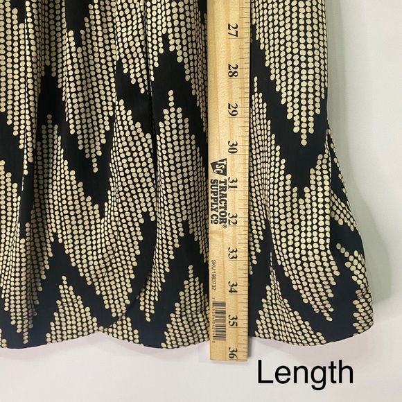 Stylish Sleeveless Mini Dress Small Embellished Neck
Peplum Design Side Pockets - Picture 10 of 12